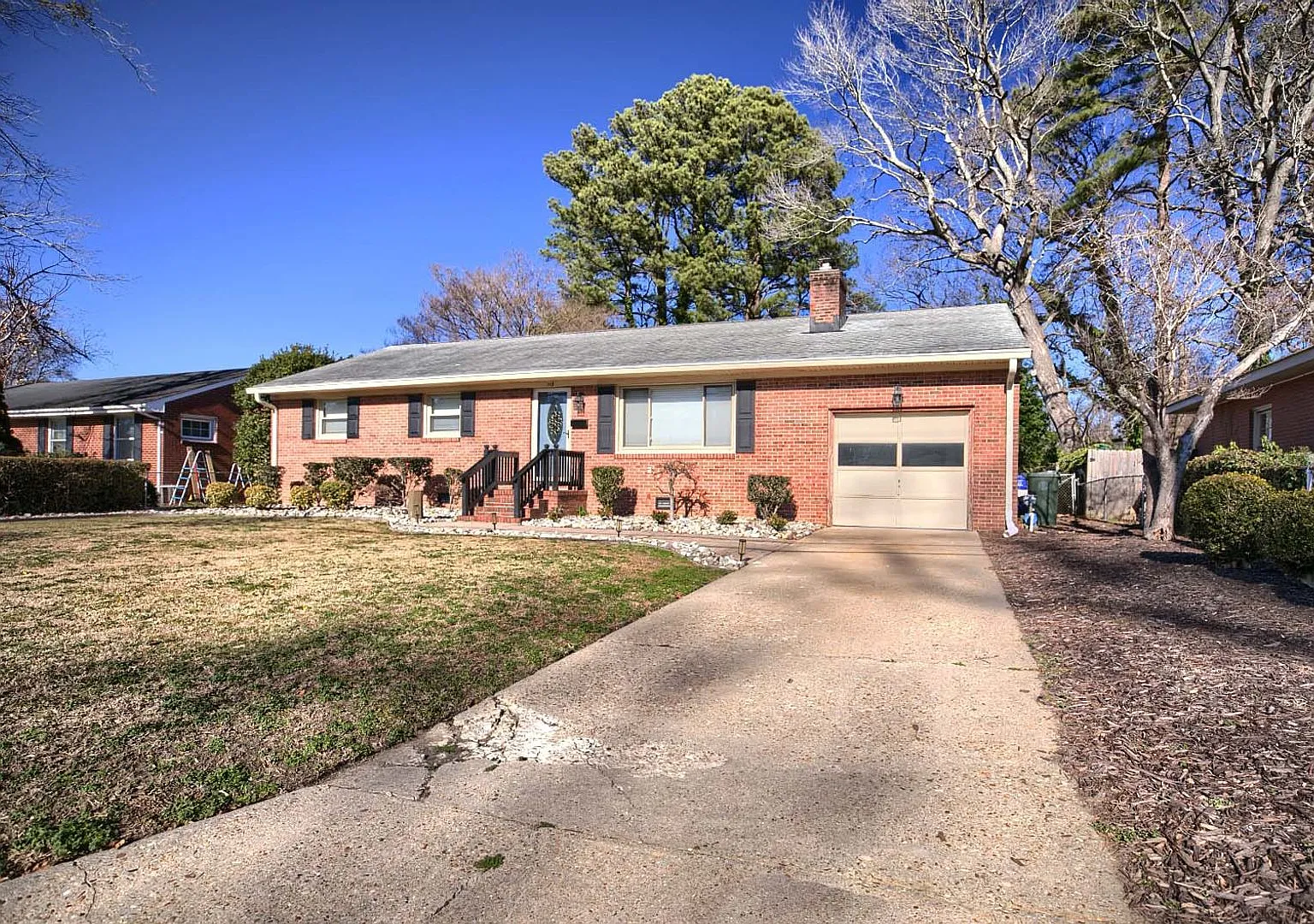 3 bed, 1.5 bath, 1215 sqft, $2,200 — Photo 1