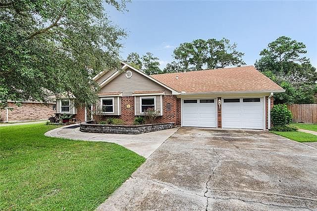 1st image of 417 Woodridge Blvd