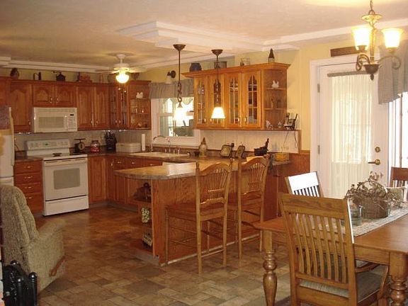 Large Kitchen/eat-in area