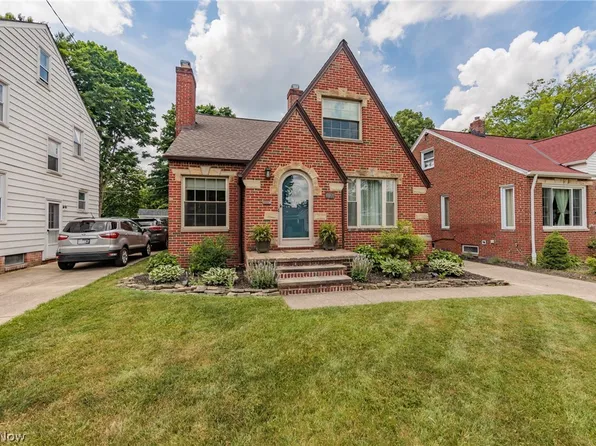 4066 W 215th St, Fairview Park, OH 44126