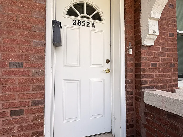 3850-3852 De Tonty St #3852A — Photo 2