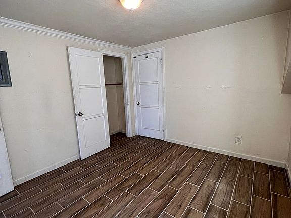 4th image of 3510 Columbia St #1/2