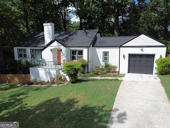 2nd image of 10 Claire Dr SE
