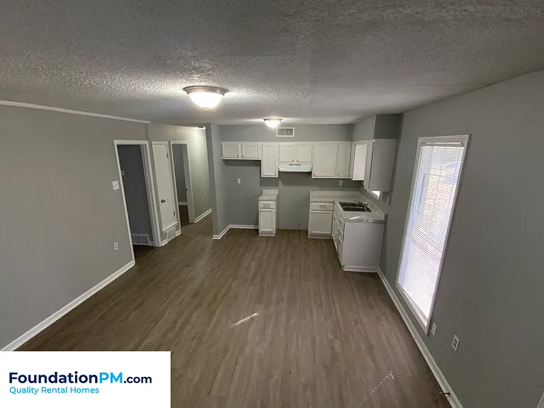 901 Chesterton Dr — Photo 3