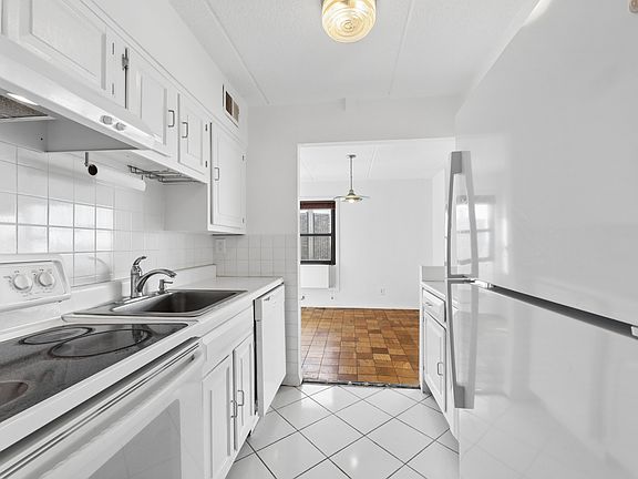 2nd image of 1600 Center Ave APT 12F