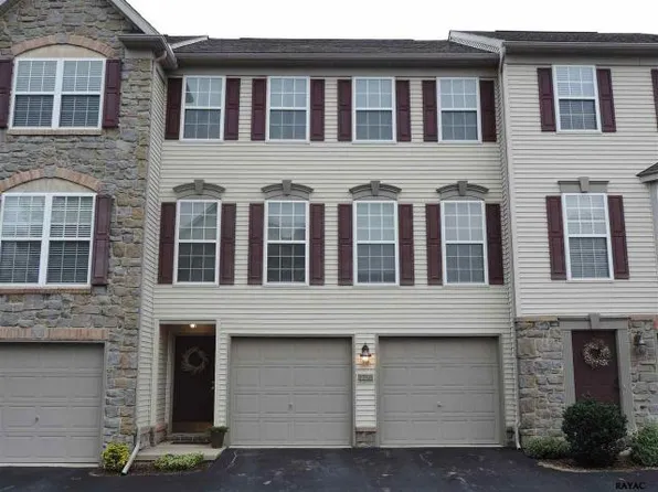 2750 Hunters Crest Dr, York, PA 17402