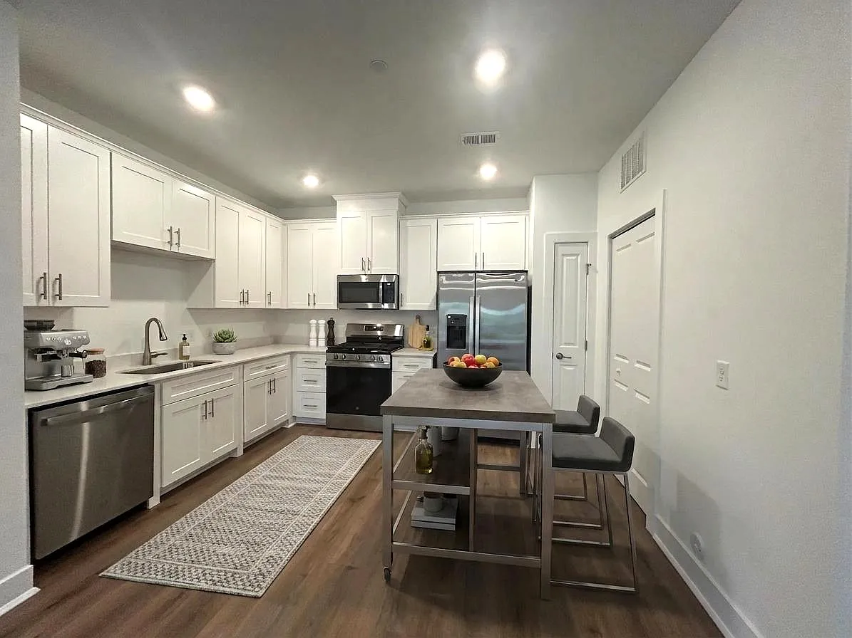 2 bed, 1156 sqft, $2,800 — Photo 4