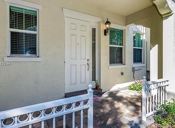 5th image of 2963 Saint Thomas Dr