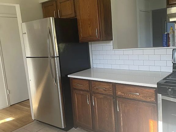 4th image of 91 Valentine Ave