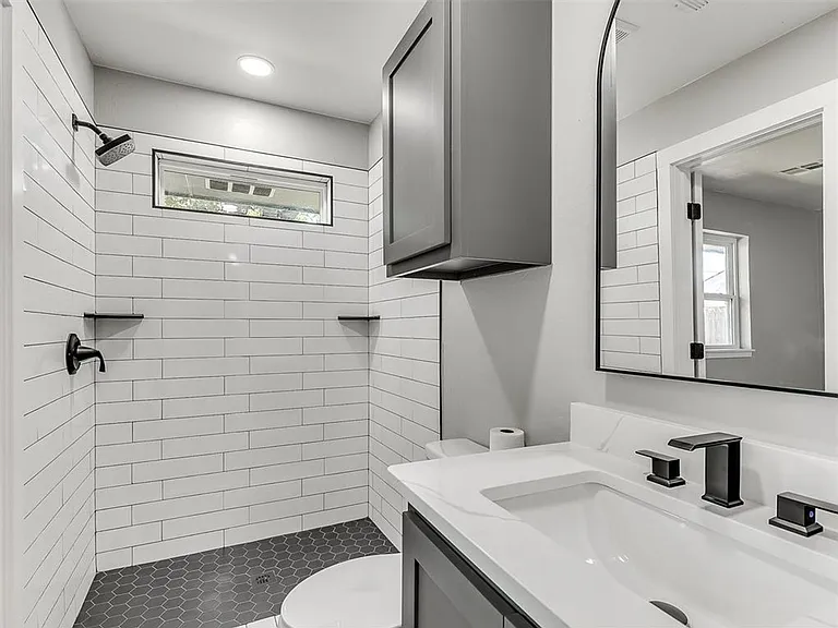 6917 Woodridge Ave — Photo 32