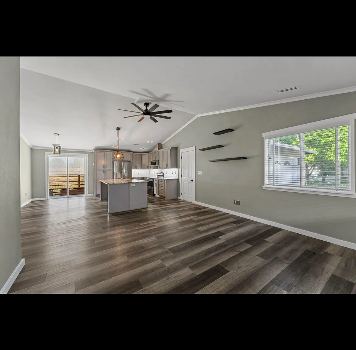 3 bed, 1248 sqft, $2,350 — Photo 2