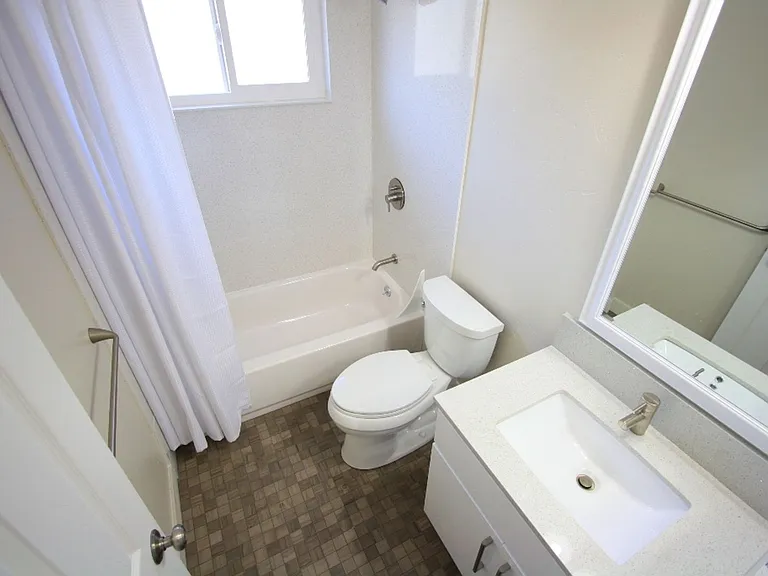 201 W Prospect Ave — Photo 10