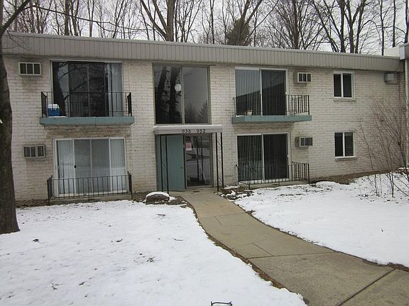 5th image of 942 S Lincoln St