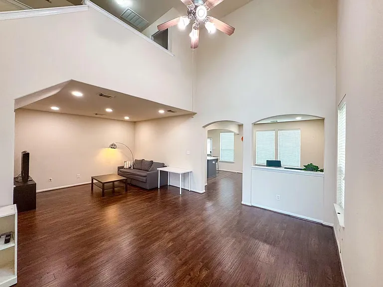 3923 Calgary Cir — Photo 4