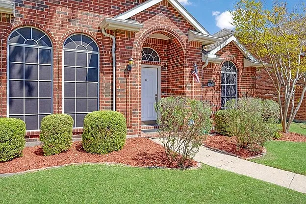 11616 Alexandria Dr — Photo 13