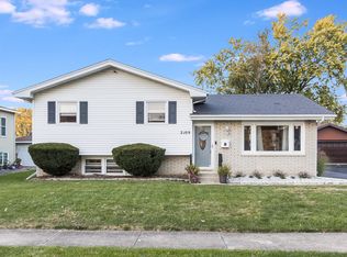 2109 Dartmoor Dr, Joliet, IL 60435