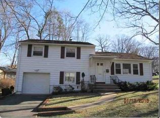 7 Mayhew Dr, Livingston, NJ 07039