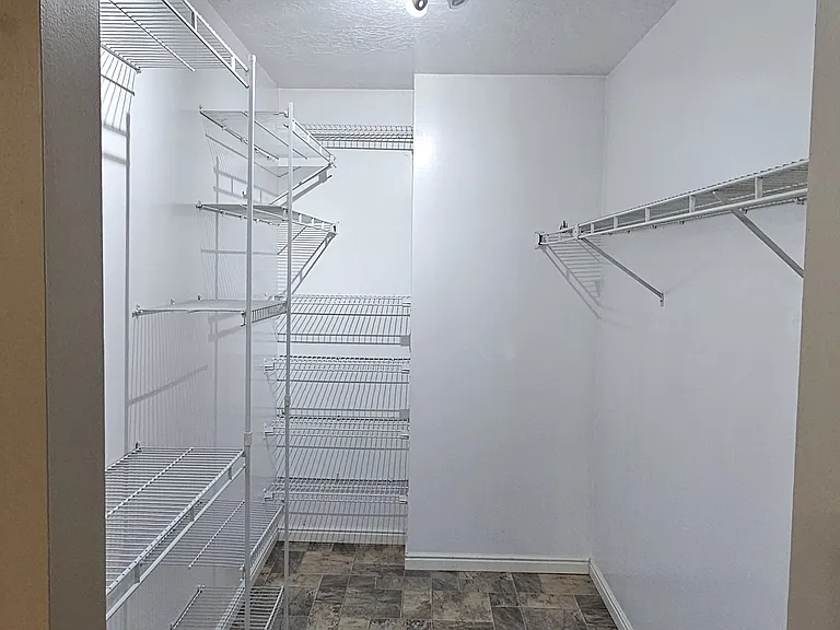 2318 E Claybourne Ave — Photo 13