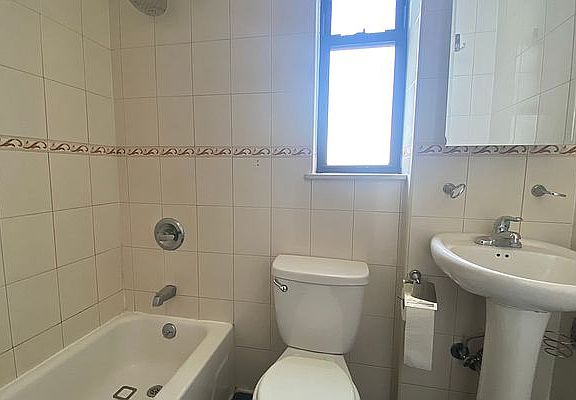 4th image of 238 Mott St APT 6E