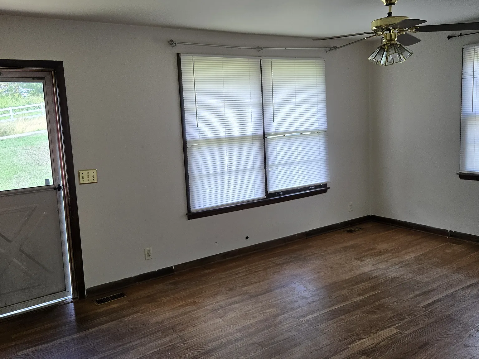 3 bed, 1050 sqft, $1,100 — Photo 2