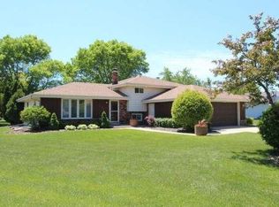 7983 Chapel Hill Ct S, Franklin, WI 53132