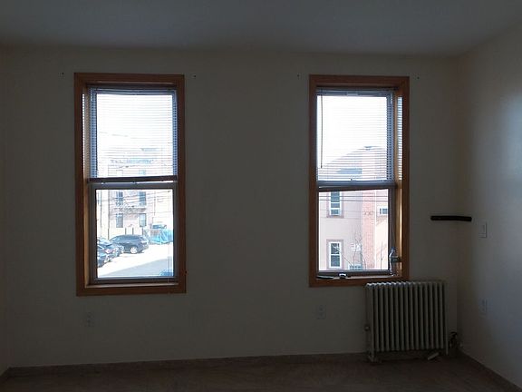 3rd image of 3016 44th St APT 2L