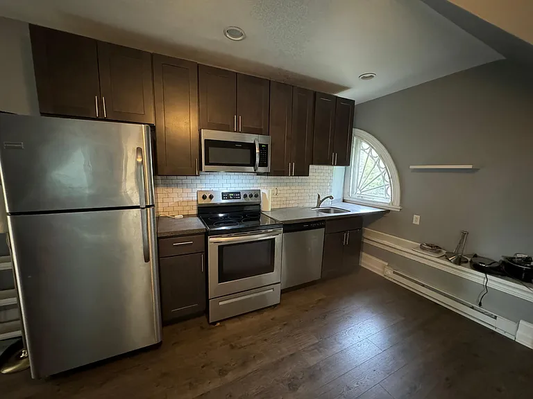 175 Roberts Ave #5 — Photo 4