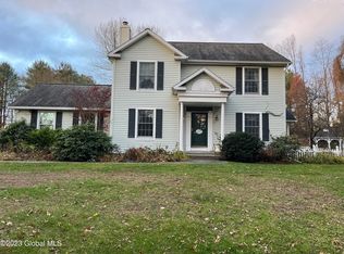 8 Stonehurst Dr, Queensbury, NY 12804