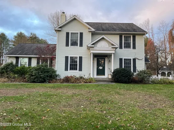 8 Stonehurst Drive, Queensbury, NY 12804