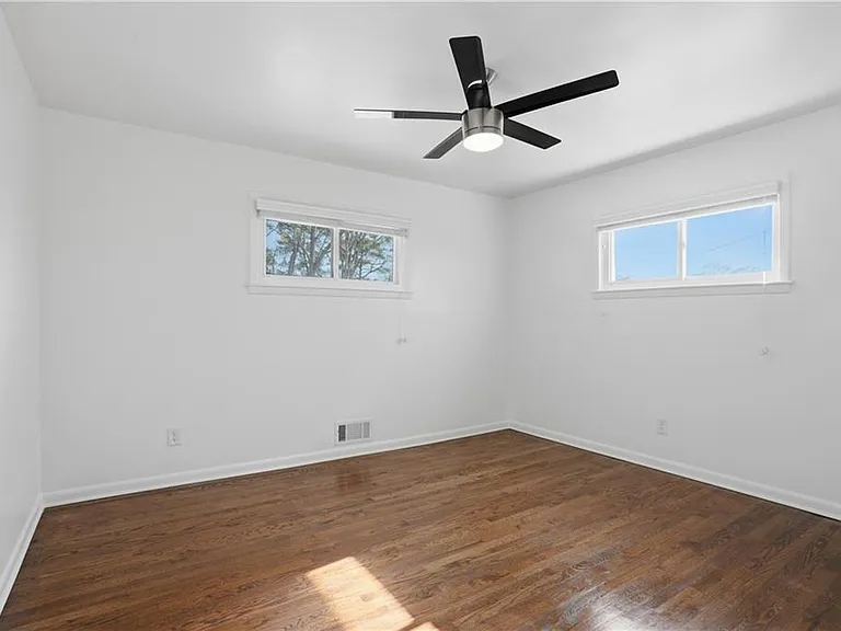 2467 Elmwood Cir SE — Photo 26