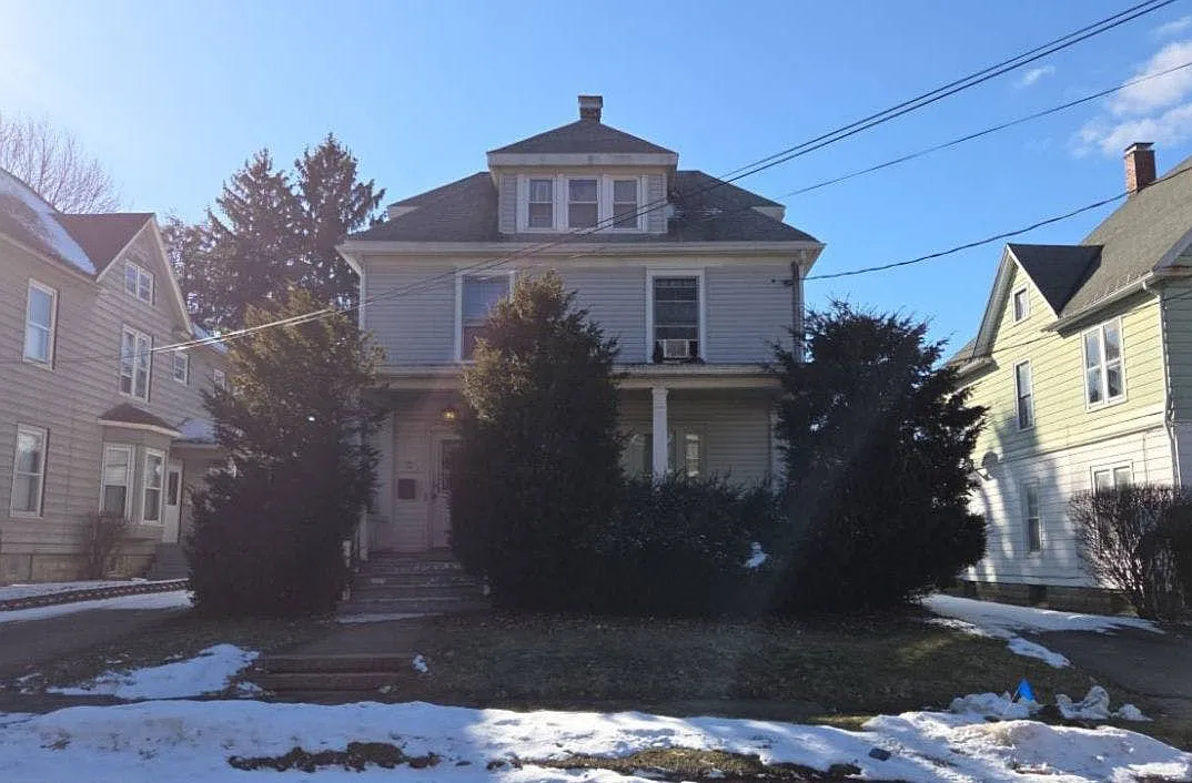 144 Park St photo 1