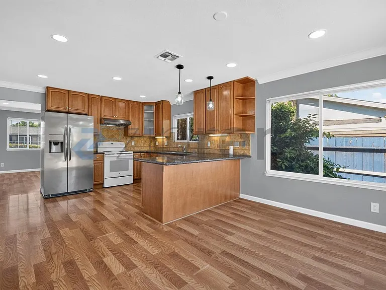533 Don Carlos Ct — Photo 11