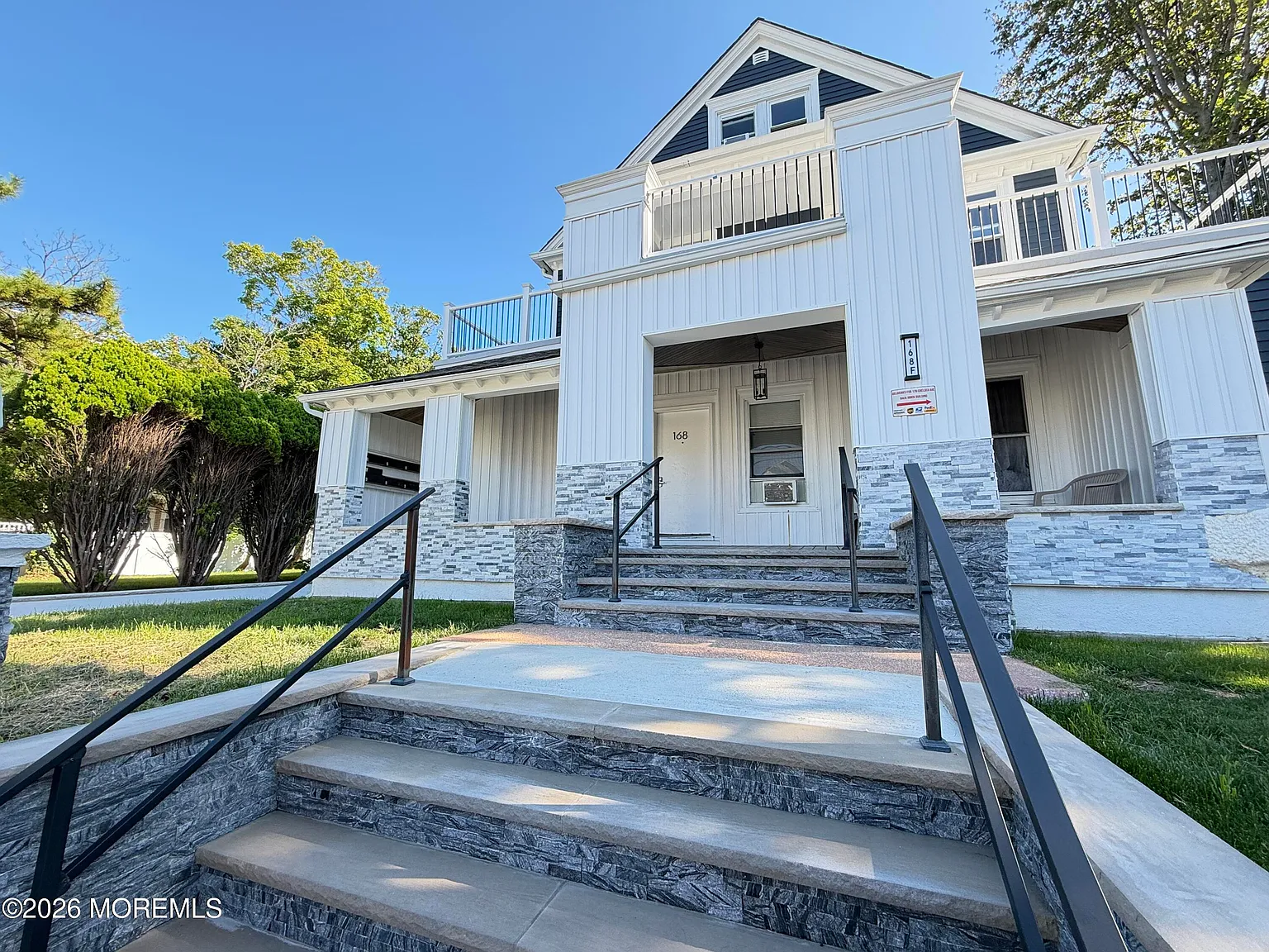 168 Chelsea Ave — Photo 2