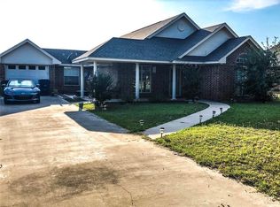 308 N Mount St, Chico, TX 76431