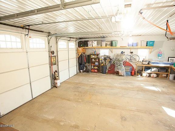 Attached Garage 