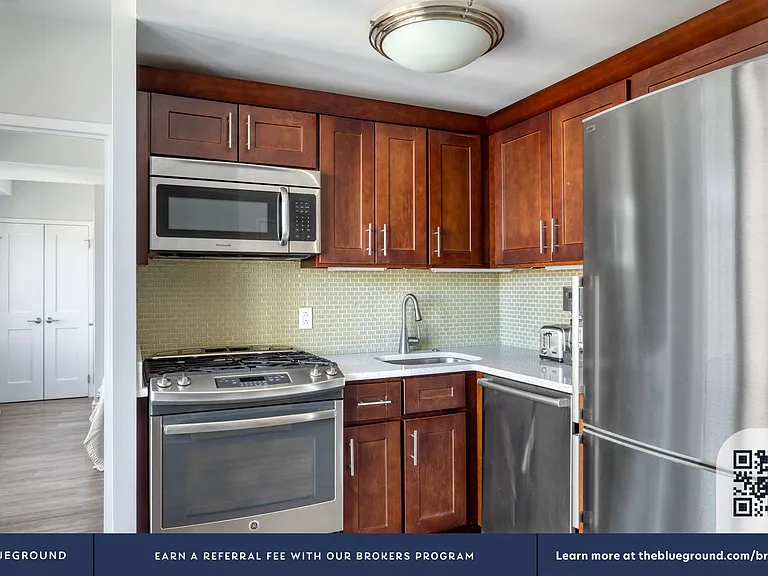 354 E 91st St #2202 — Photo 9