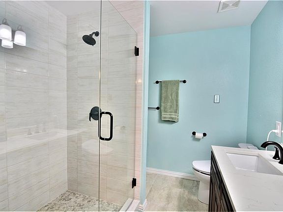 2nd image of 1568 Crown View Dr