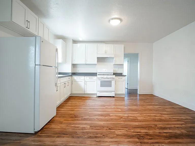 25-45 W. Tenth street — Photo 4