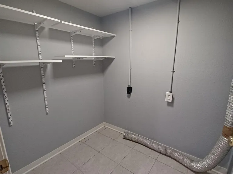 8108 NW 77th Ct — Photo 37