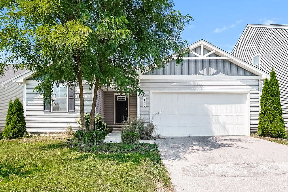 3 bed, 2.0 bath, 1372 sqft, $2,280 — Photo 1