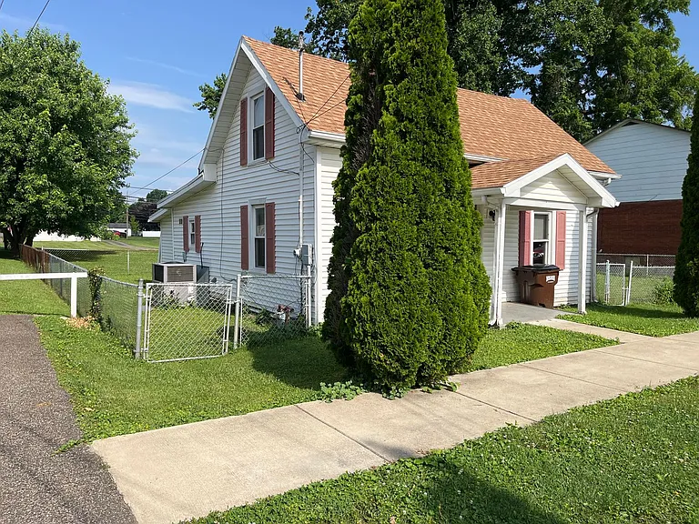 411 Florence St — Photo 18