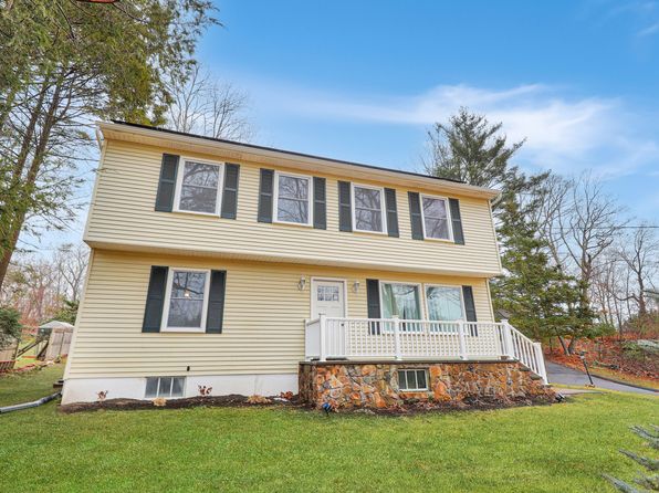 76 Three Mile Hill Rd, Middlebury, CT 06762