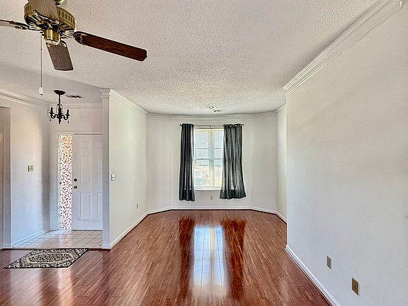 5th image of 2944 Millers Pond Dr