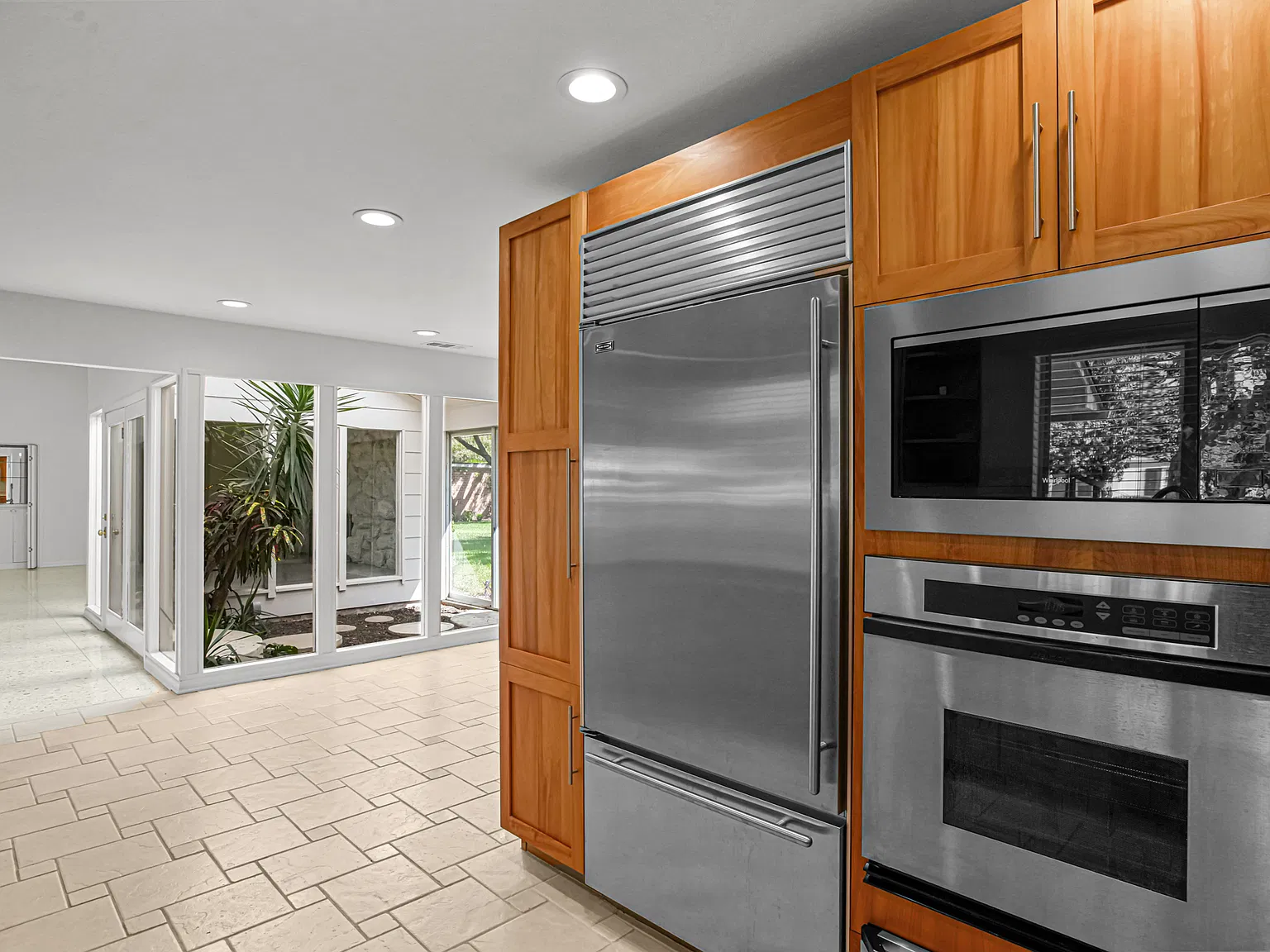 5 bed, 4.5 bath, 3235 sqft, $9,000 — Photo 4