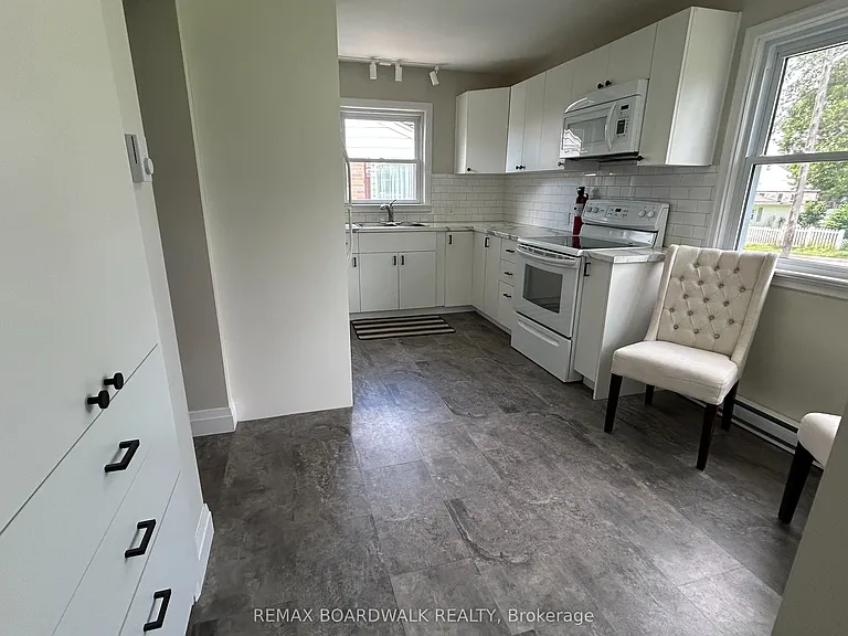 15 Butterfield Pl — Photo 7
