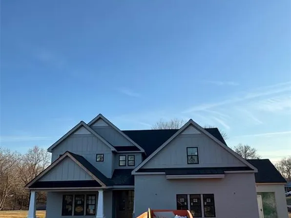 9504 Old Bonhomme Rd, Saint Louis, MO 63132