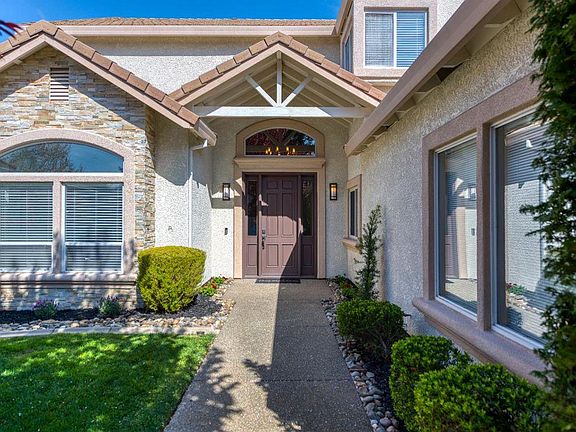 2nd image of 5304 Flyway Dr