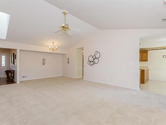 5th image of 3085 Devilla Trl