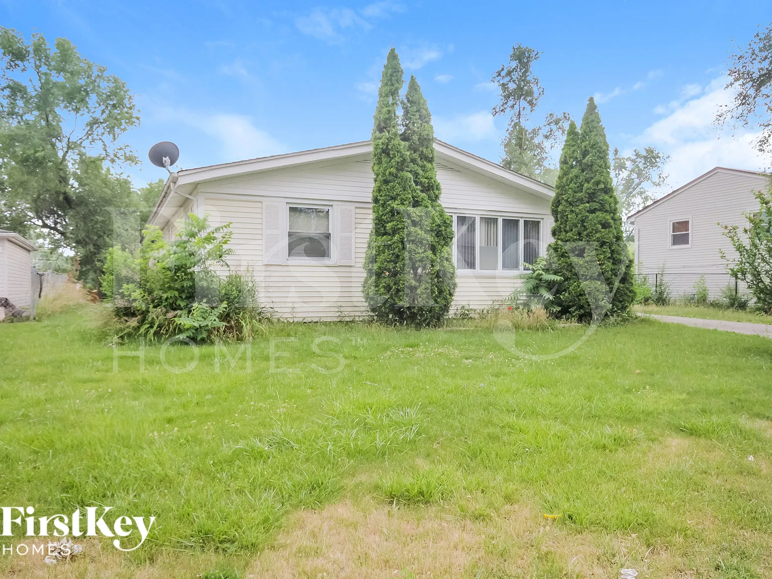 4 bed, 1.0 bath, 1569 sqft, $2,445 — Photo 2