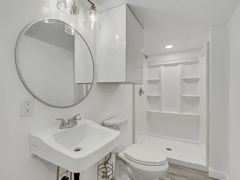 235 N 800 E — Photo 13
